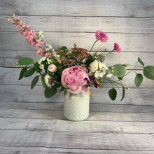 Load image into Gallery viewer, Petite Seasonal Arrangement