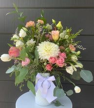 Load image into Gallery viewer, Petite Seasonal Arrangement