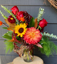 Load image into Gallery viewer, Medium Seasonal Arrangement