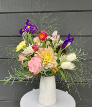 Load image into Gallery viewer, Medium Seasonal Arrangement